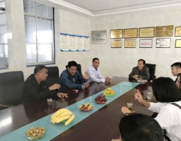 A group of valued customers visited our factory
